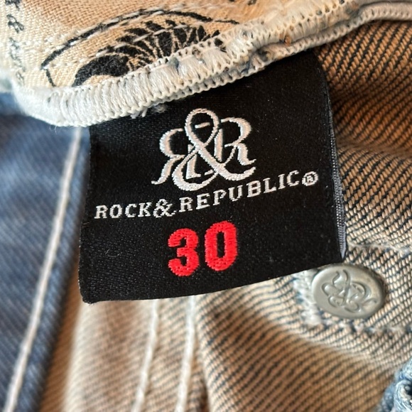 Rock Republic Capri Women’s Size 30 Light wash w/white Stitching. Pre-owned - Picture 5 of 7